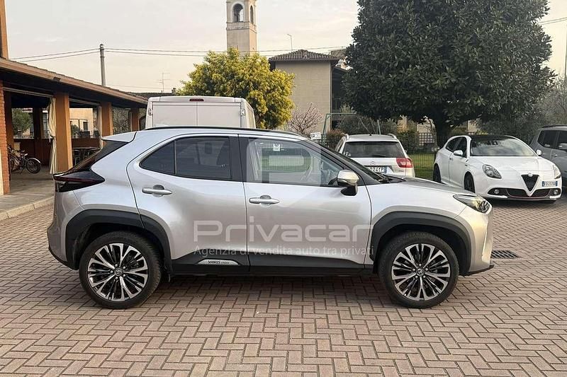 Usata Toyota Yaris Hybrid Lounge 92 CV (67 kW) 2022 Grigio Station wagon