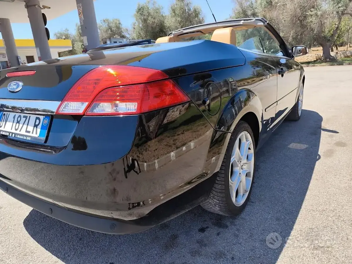 Usata Ford Focus Cabriolet 136 CV (100 kW) 2010 Nero Cabrio