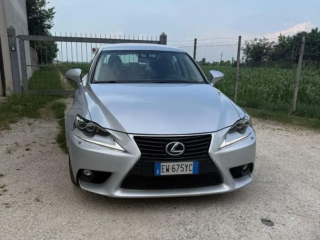 Usata Lexus IS300h Executive Line 181 CV (133 kW) 2014 Argento Berlina