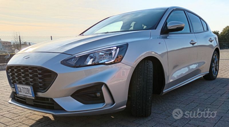 Usata Ford Focus 125 CV (91 kW) 2020 Grigio Berlina