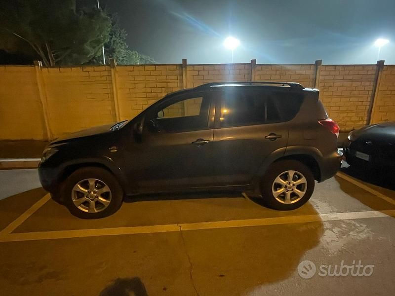 Usata Toyota RAV4 170 CV (125 kW) 2005 Grigio Station wagon