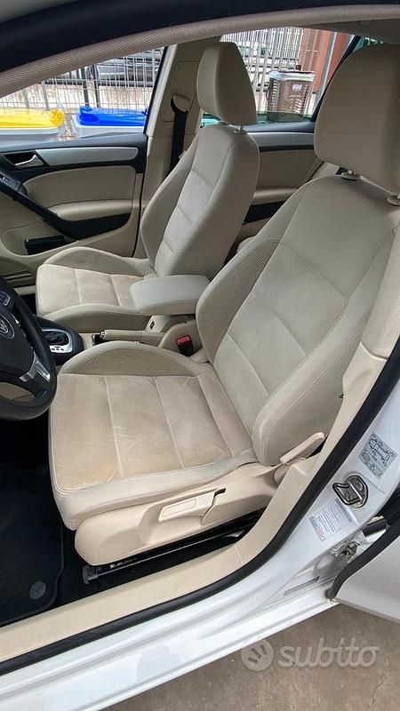 Usata VW Golf VI Highline 105 CV (77 kW) 2010 Bianco Utilitaria