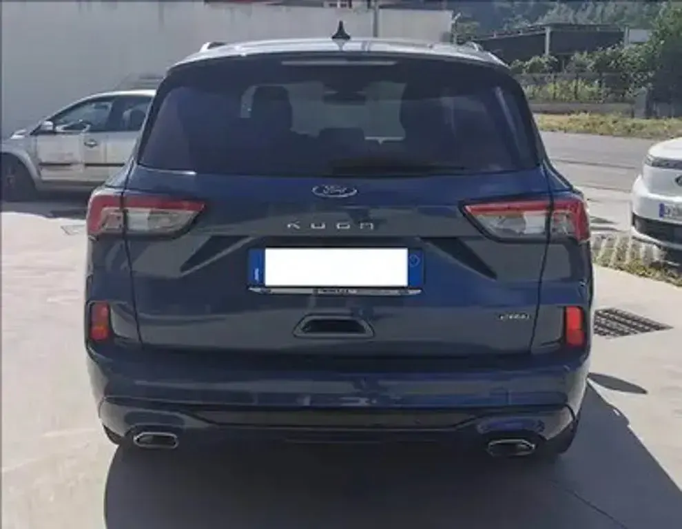 Usata Ford Kuga ST-Line 225 CV (165 kW) 2023 Blue metallic (metalliclackierung) SUV