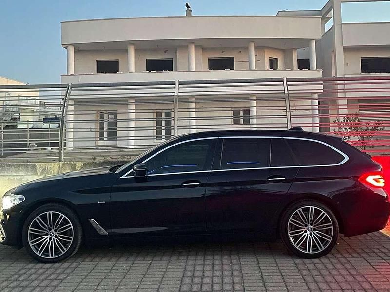 Usata BMW 520 Luxury Line 190 CV (139 kW) 2018 Blu/azzurro Station wagon