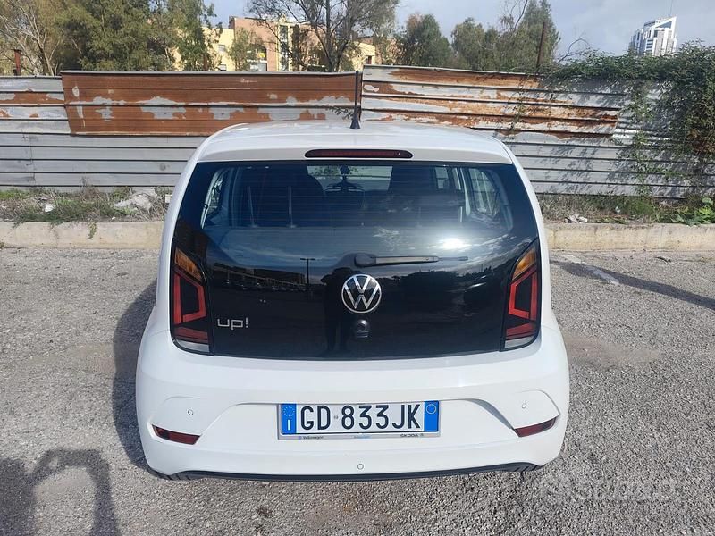 Usata VW up! Move 65 CV (47 kW) 2021 Bianco Utilitaria