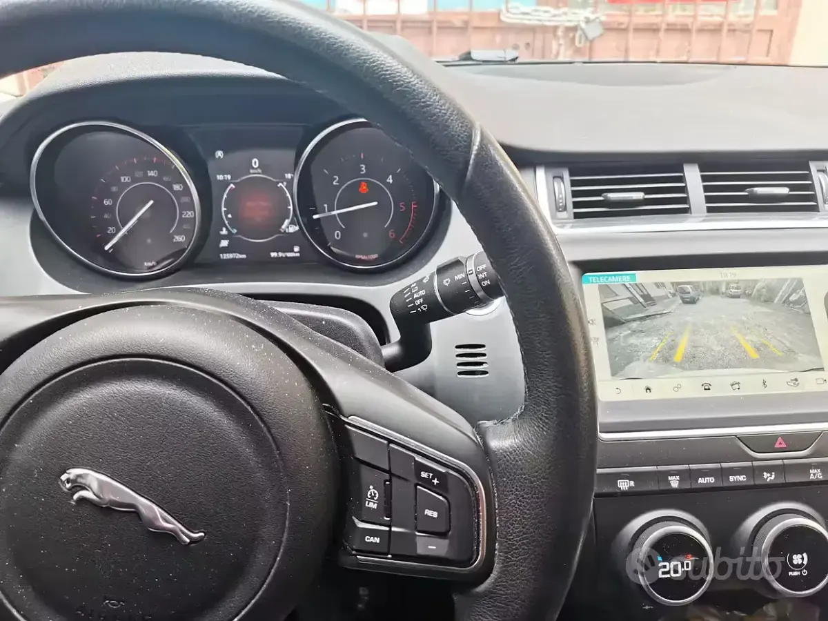 Usata Jaguar E-Pace R-Dynamic 150 CV (110 kW) 2019 Bianco SUV