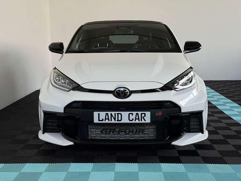 Usata Toyota Yaris 280 CV (205 kW) 2024 Bianco Berlina