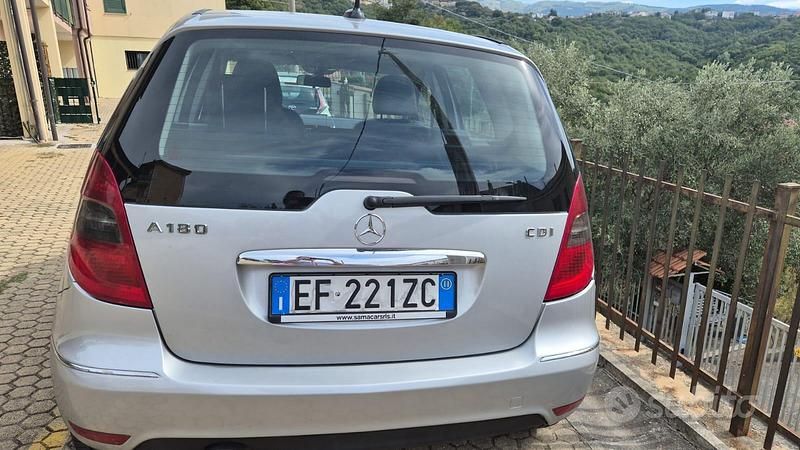 Usata Mercedes A180 2011 Grigio Berlina