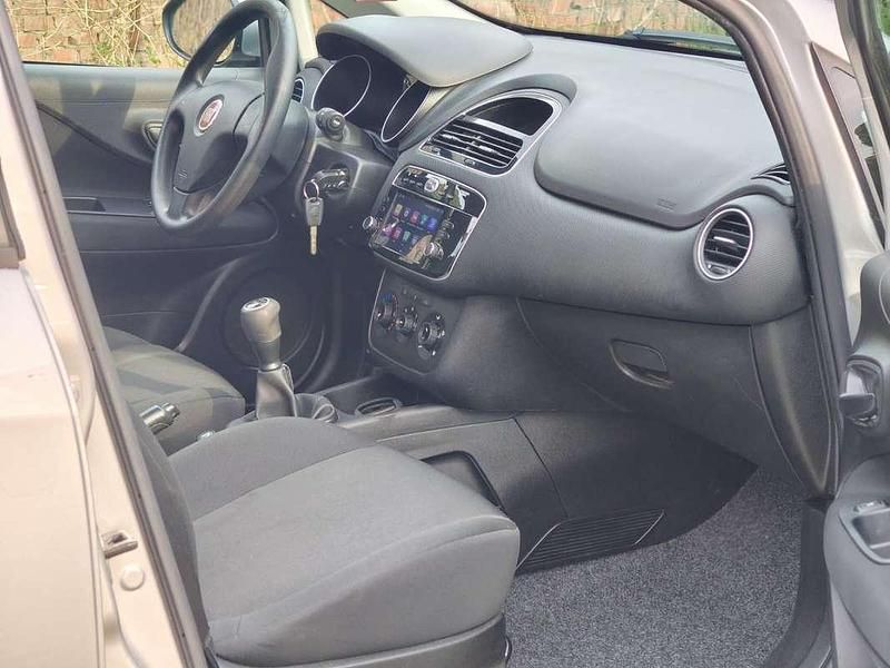 Usata Fiat Punto Street 75 CV (55 kW) 2015 Argento Utilitaria