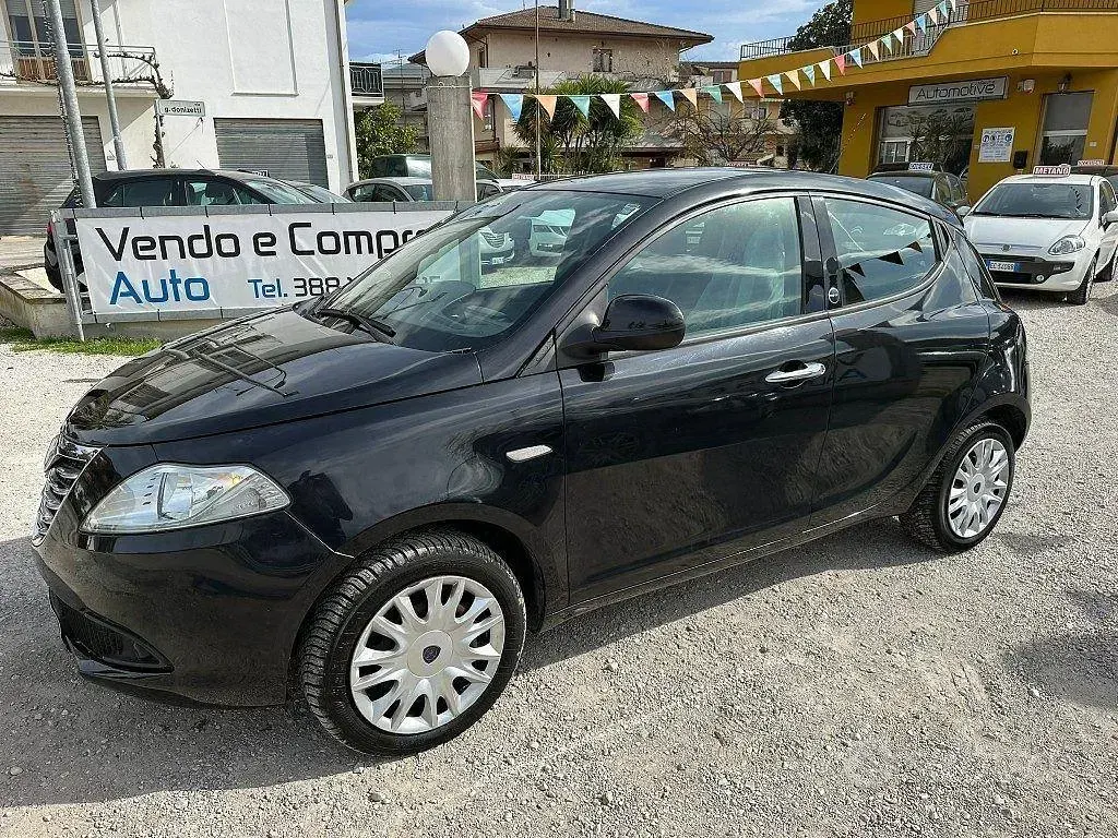 Usata Lancia Ypsilon 69 CV (50 kW) 2012 Nero Utilitaria