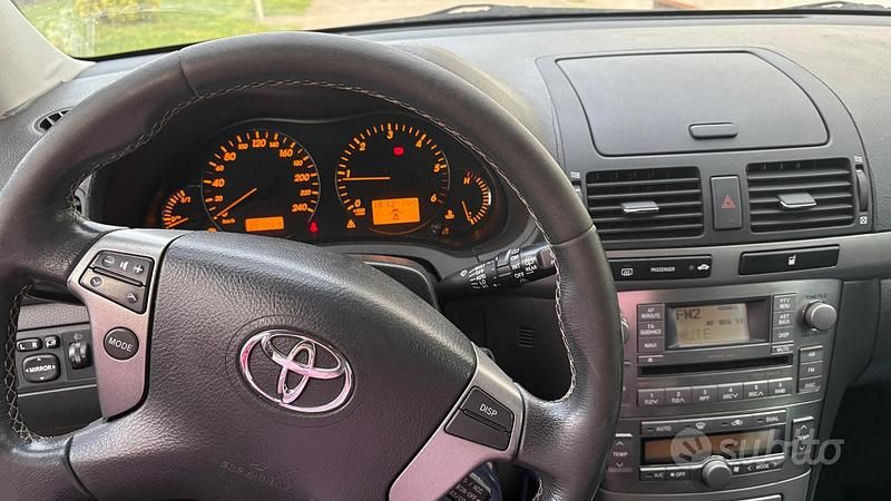 Usata Toyota Avensis T2 177 CV (130 kW) 2009 Grigio Station wagon