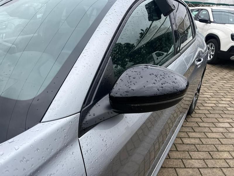 Usata Peugeot 208 Allure 101 CV (74 kW) 2024 Grigio Utilitaria