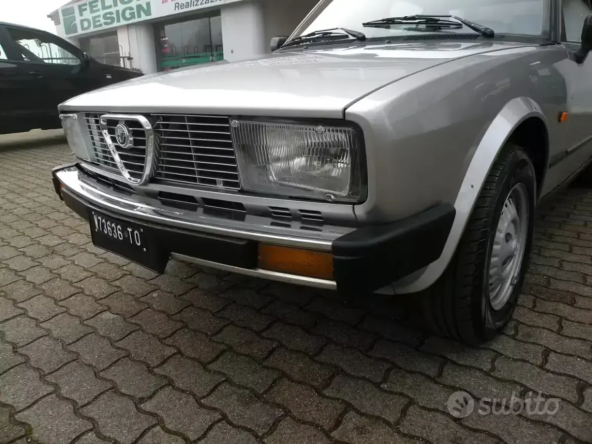Usata Alfa Romeo Alfetta 122 CV (89 kW) 1983 Grigio Berlina