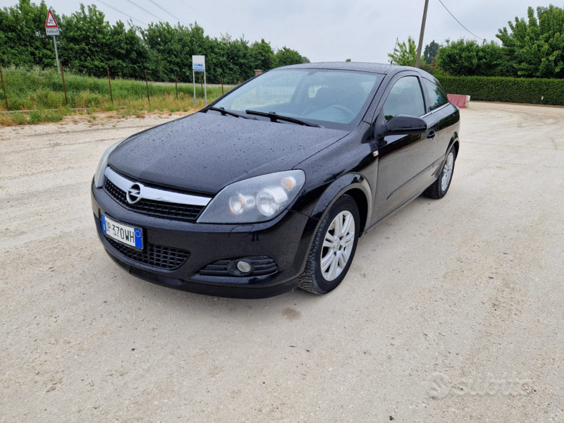 Usato 2008 Opel Astra GTC 1.6 Benzin 115 CV (2.999 €)