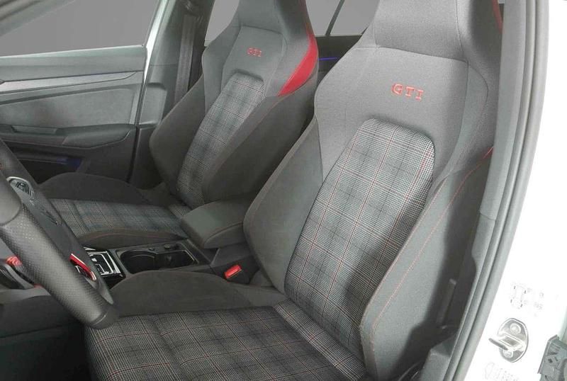 Usata VW Golf VIII GTI 265 CV (194 kW) 2025 Pure white Berlina
