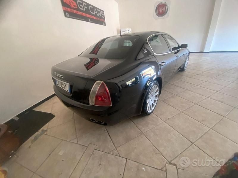 Begagnad Maserati Quattroporte 400 HK (294 kW) 2009 Svart Sedan