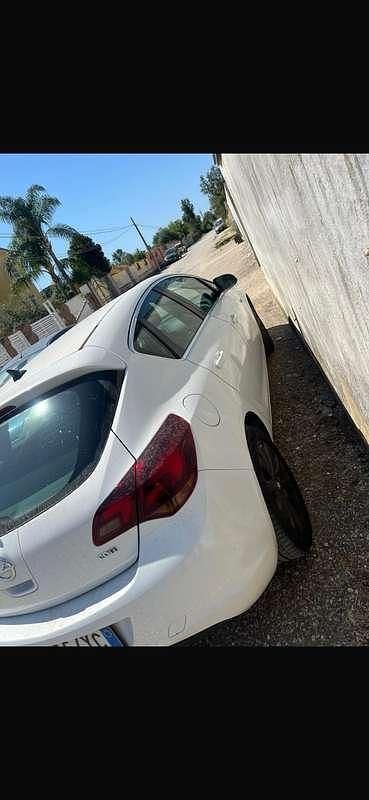 Usata Opel Astra Cosmo 125 CV (91 kW) 2011 Bianco Berlina