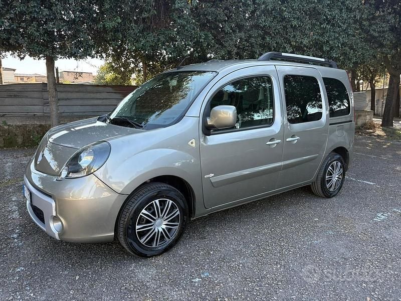Usata Renault Kangoo 90 CV (66 kW) 2011 Grigio Monovolume