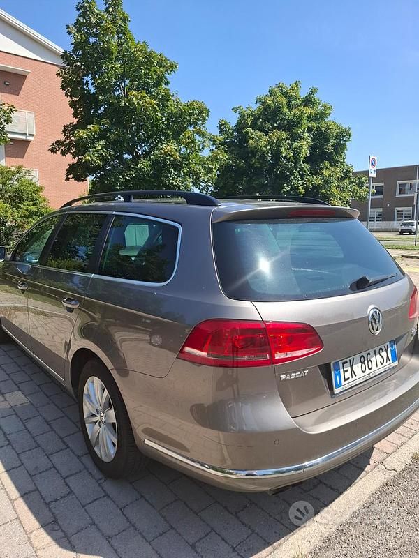 Usata VW Passat 140 CV (102 kW) 2011 Marrone Station wagon