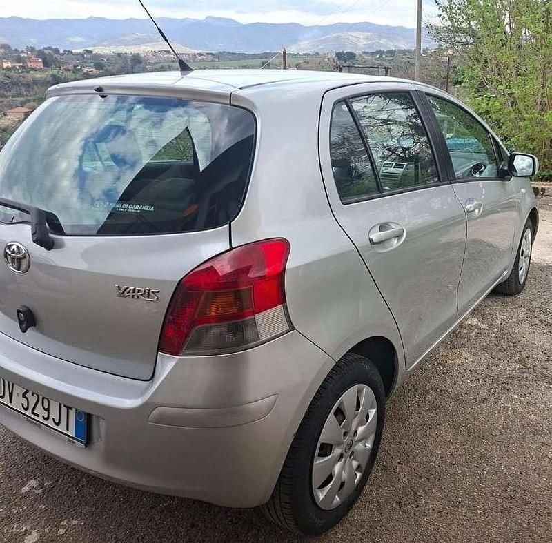 Usata Toyota Yaris Cool 101 CV (74 kW) 2009 Utilitaria