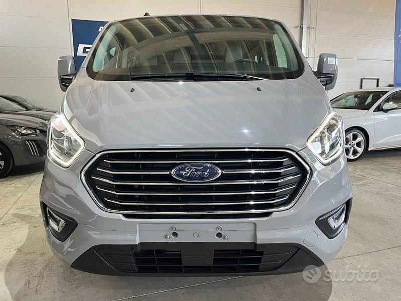 Usata Ford Transit Custom Titanium 150 CV (110 kW) 2023 Grigio scuro Monovolume