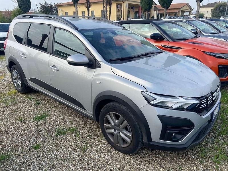Usata Dacia Jogger Expression 101 CV (74 kW) 2023 Grigio Monovolume