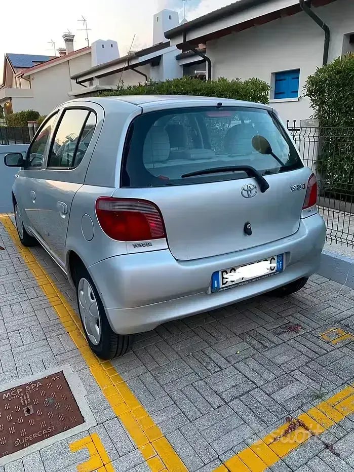 Usata Toyota Yaris Sol 68 CV (50 kW) 2001 Berlina