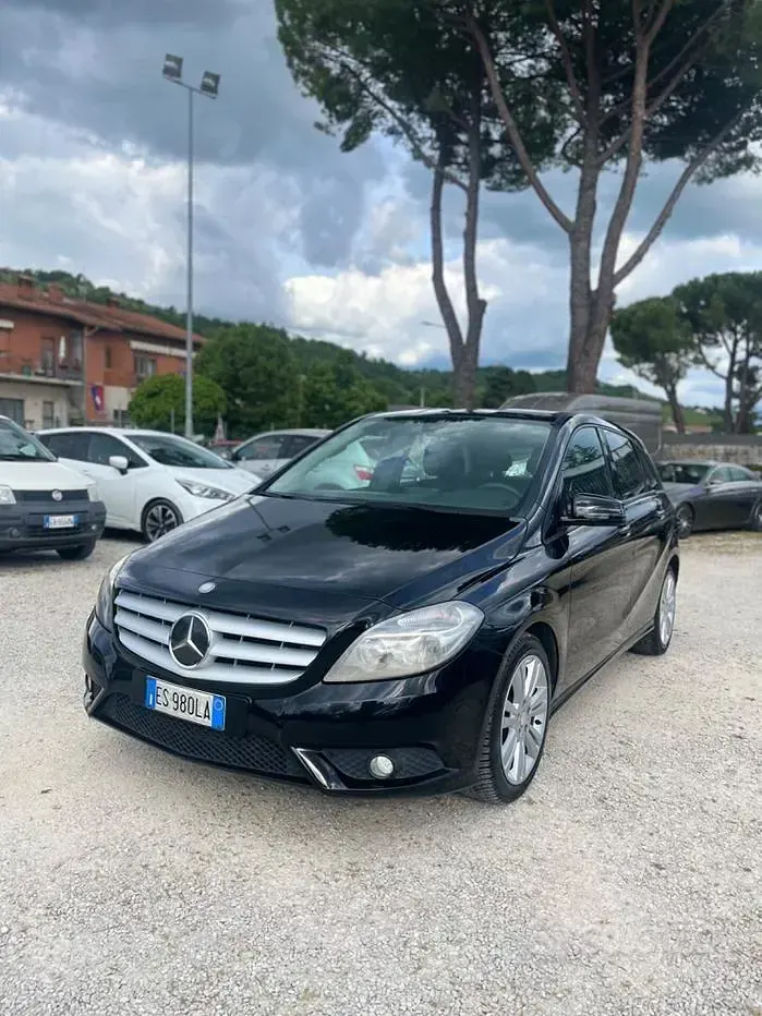 Usata Mercedes B180 109 CV (80 kW) 2014 Nero Utilitaria