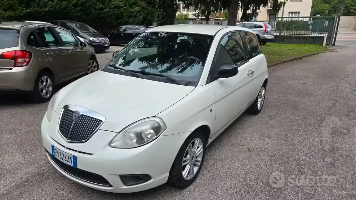 Usata Lancia Ypsilon S 75 CV (55 kW) 2012 Bianco Utilitaria