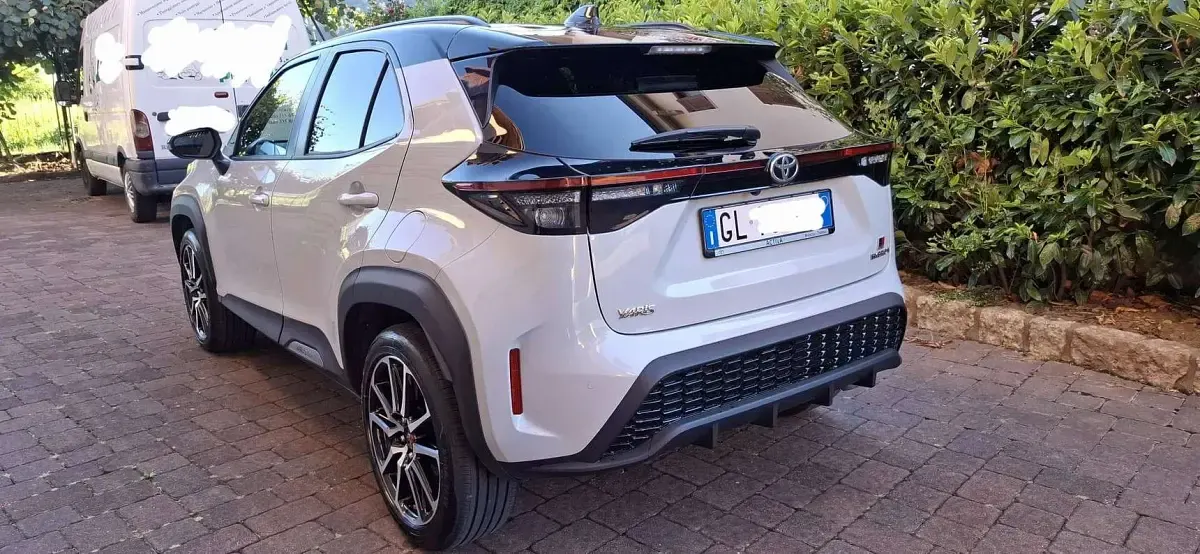 Usata Toyota Yaris Cross Sport 92 CV (67 kW) 2023 Grigio SUV