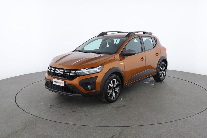 Arancio Usata 2023 Dacia Sandero Expression SUV | 14.999 € (Buon prezzo) - Immagine 1/4