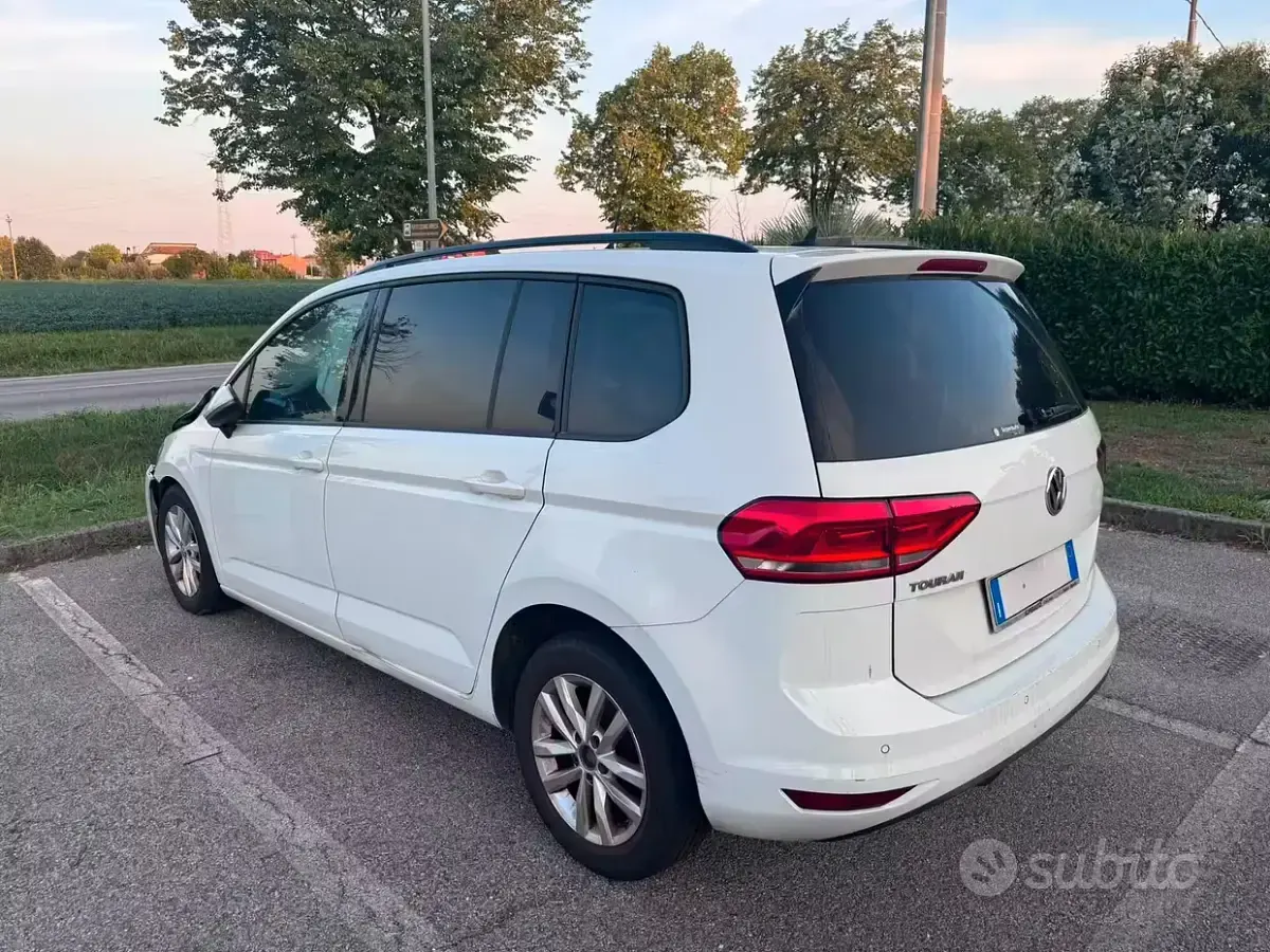 Usata VW Touran 115 CV (84 kW) 2016 Bianco Monovolume