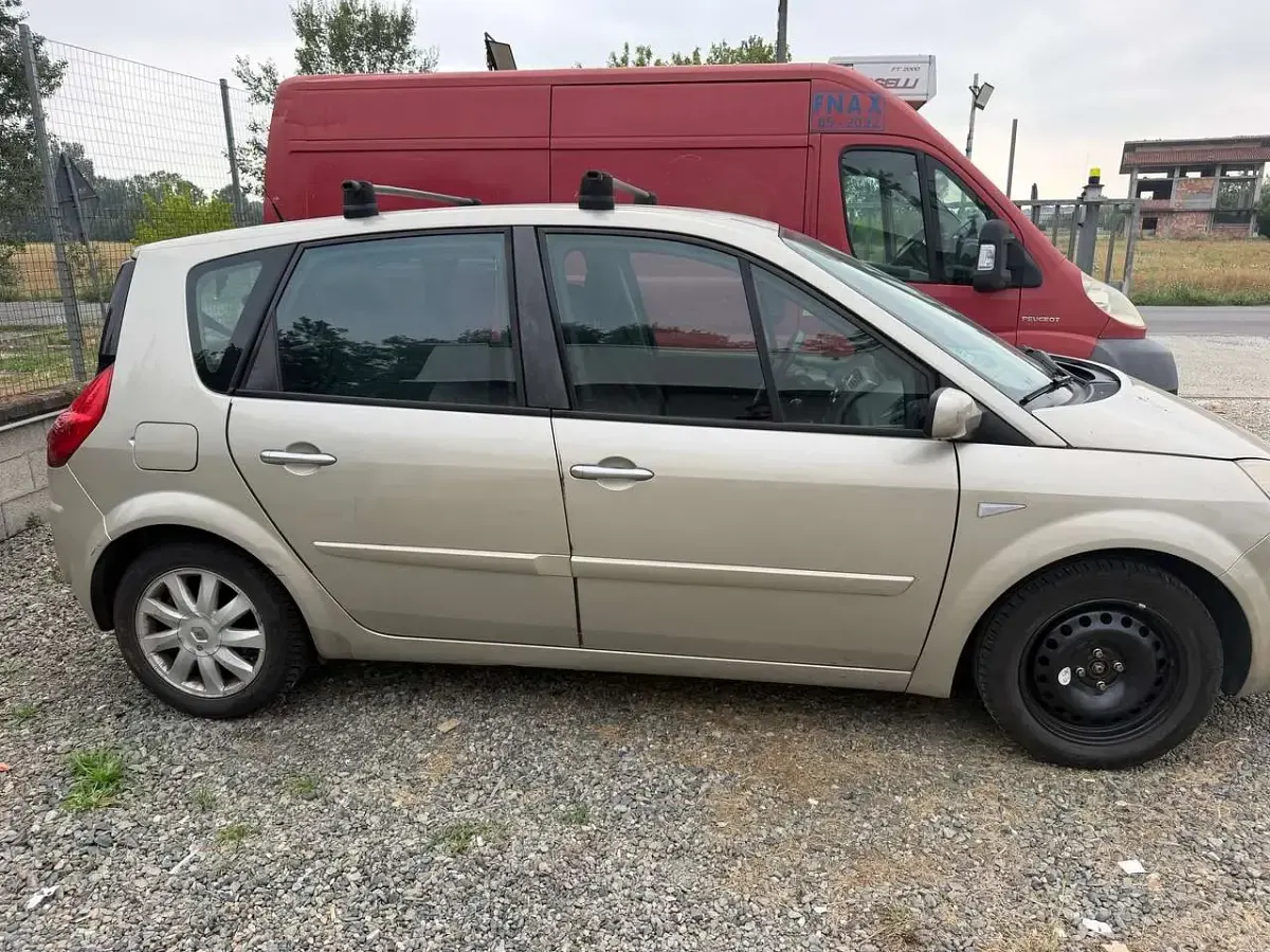 Usata Renault Scénic II Luxe 106 CV (77 kW) 2007 Grigio Monovolume