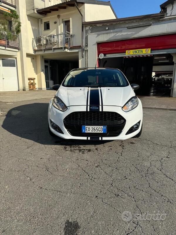 Usata Ford Fiesta 75 CV (55 kW) 2014 Bianco Utilitaria
