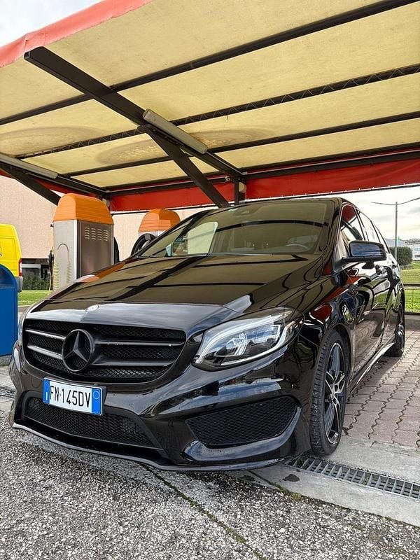 Usata Mercedes B180 Premium 109 CV (80 kW) 2018 Nero Monovolume