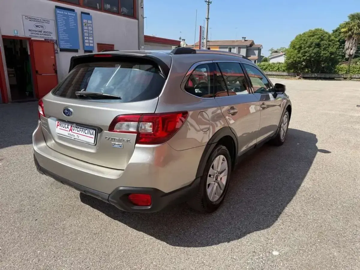 Usata Subaru Outback 150 CV (110 kW) 2015 Grigio Station wagon