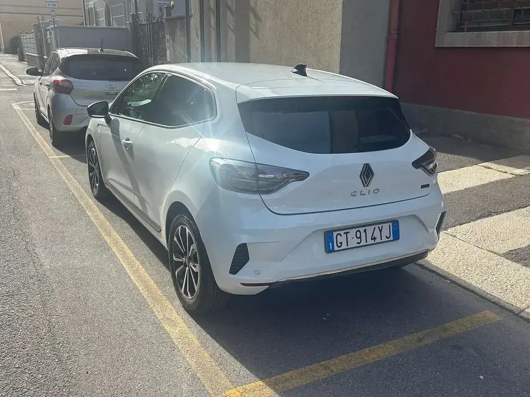Usata Renault Clio V Techno 145 CV (106 kW) 2024 Bianco Berlina