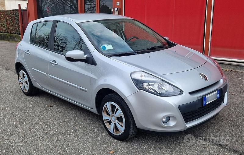 Usata Renault Clio II 75 CV (55 kW) 2011 Grigio Utilitaria