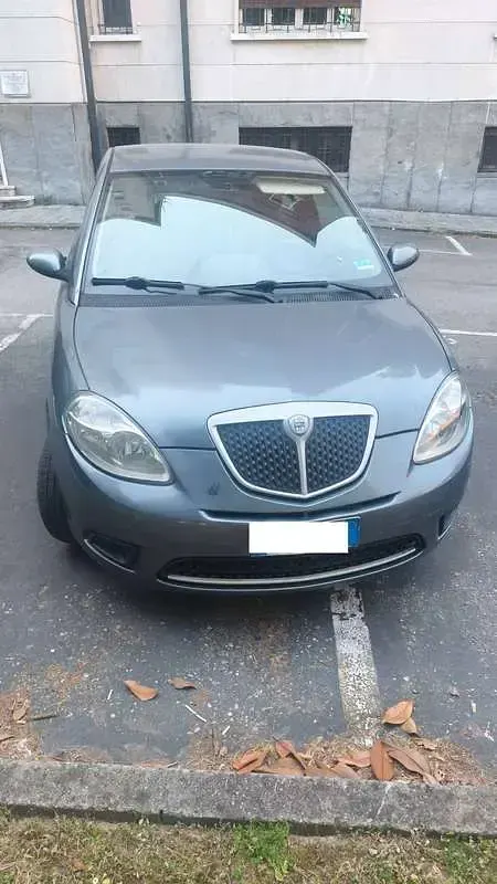 Usata Lancia Ypsilon 60 CV (44 kW) 2006 Grigio Utilitaria