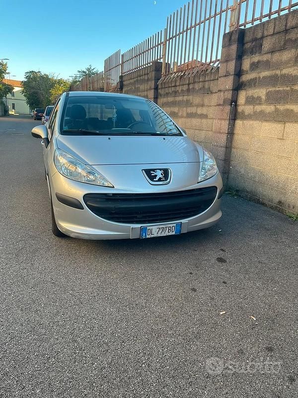 Grigio Usata 2007 Peugeot 207 Tre volumi | 2200 € (Super prezzo) - Immagine 1/4