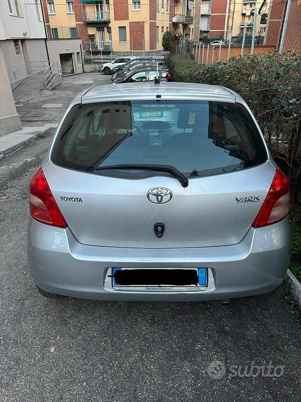 Usata Toyota Yaris 2009 Grigio Utilitaria
