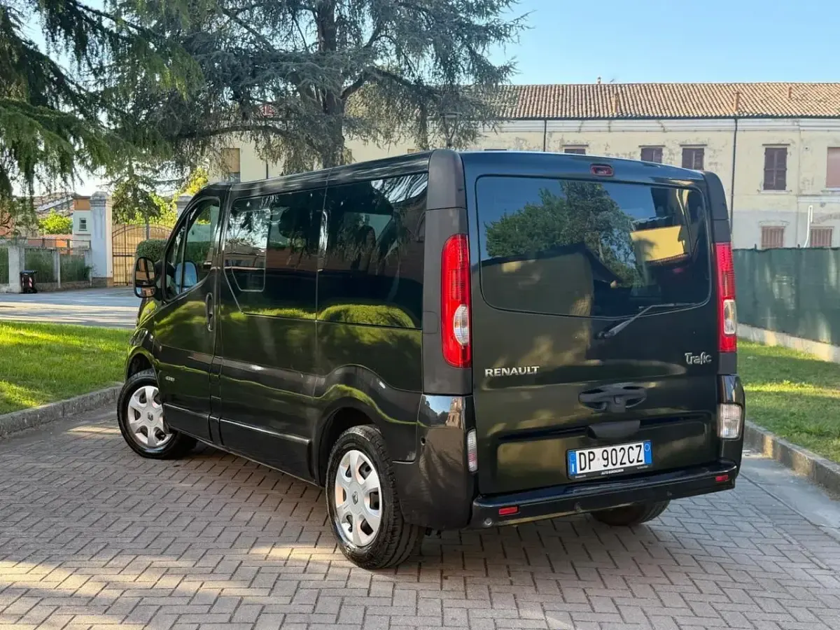 Usata Renault Trafic 114 CV (83 kW) 2008 Nero Monovolume