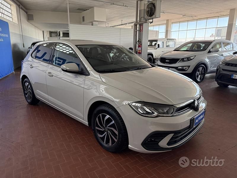 Usata VW Polo Life 95 CV (69 kW) 2023 Bianco Utilitaria