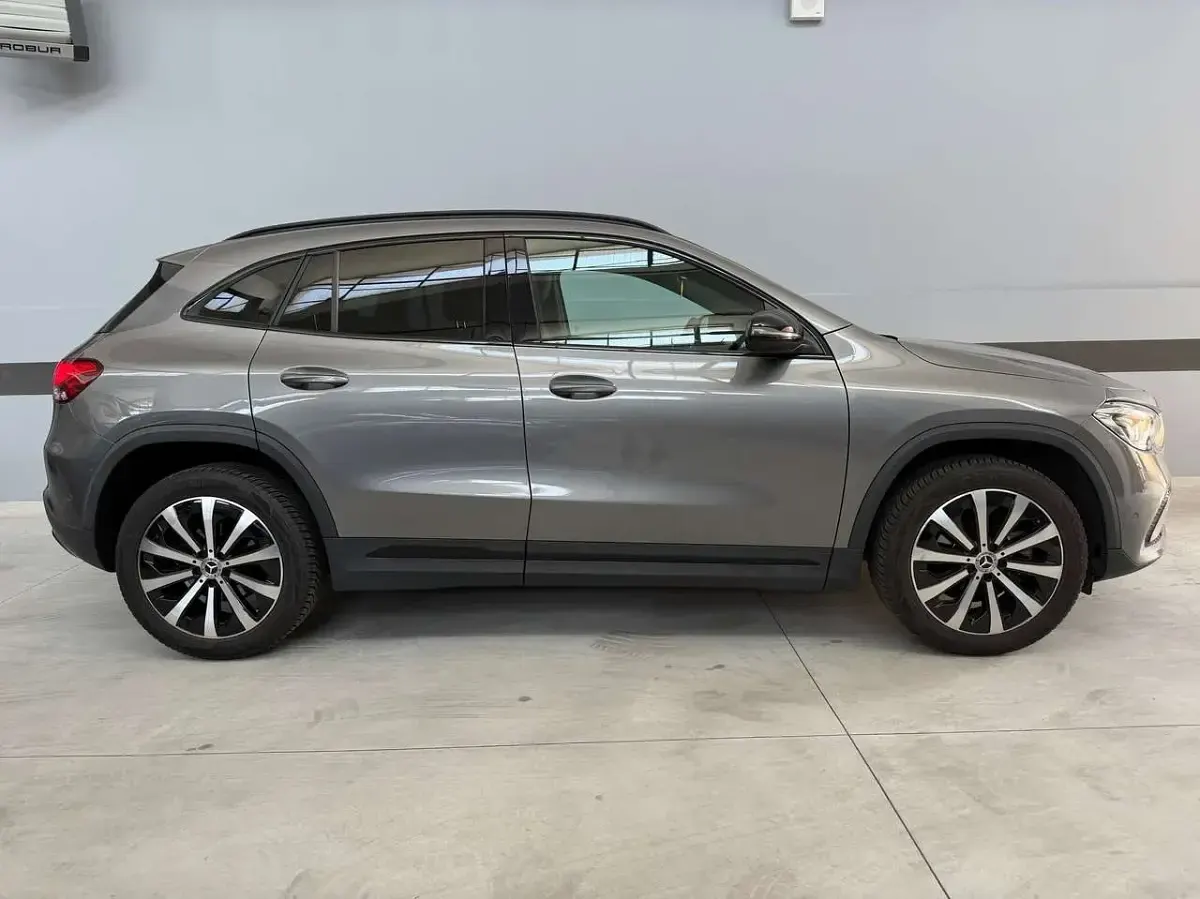Usata Mercedes GLA200 150 CV (110 kW) 2021 Grigio SUV