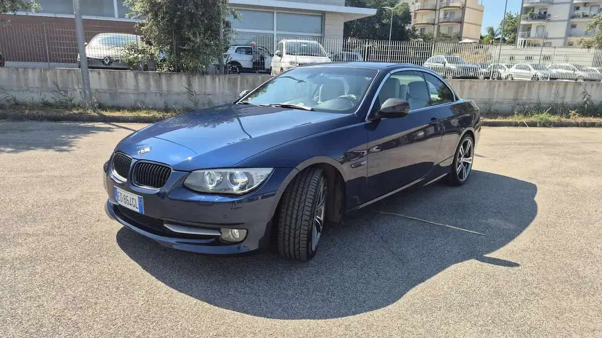 Usata BMW 320 Cabriolet 184 CV (135 kW) 2010 Bluazzurro Cabrio