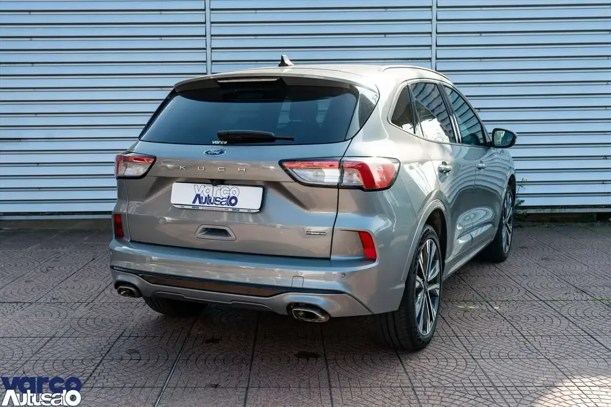 Usata Ford Kuga ST-Line X 224 CV (164 kW) 2022 Grigio metallizzato SUV