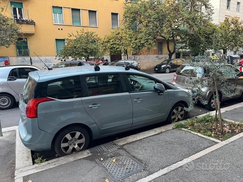 Usata Peugeot 5008 110 CV (80 kW) 2010 Blu Berlina