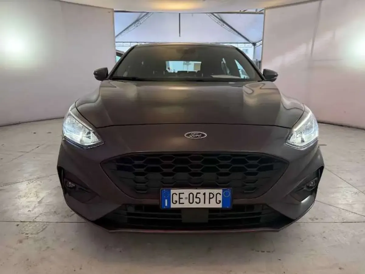 Usata Ford Focus ST-Line 120 CV (88 kW) 2021 Dark metal grey Berlina