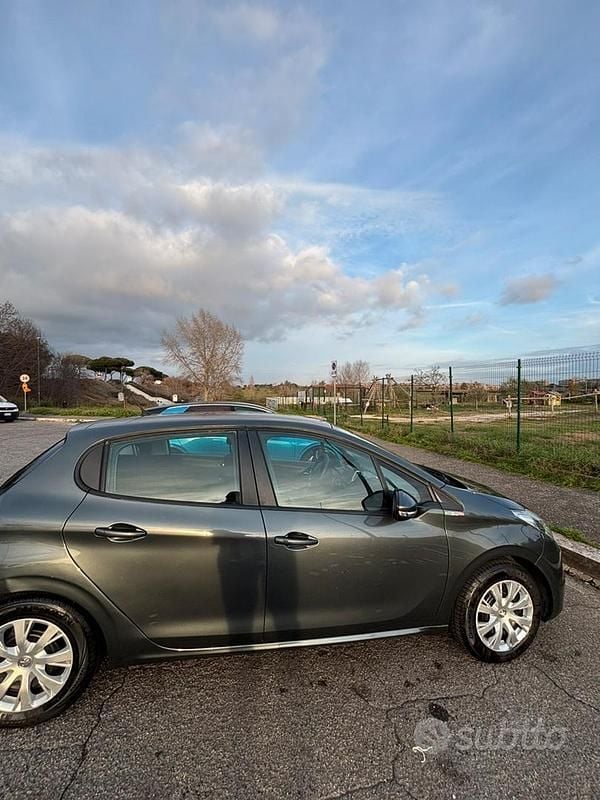 Usata Peugeot 208 68 CV (50 kW) 2016 Grigio Utilitaria