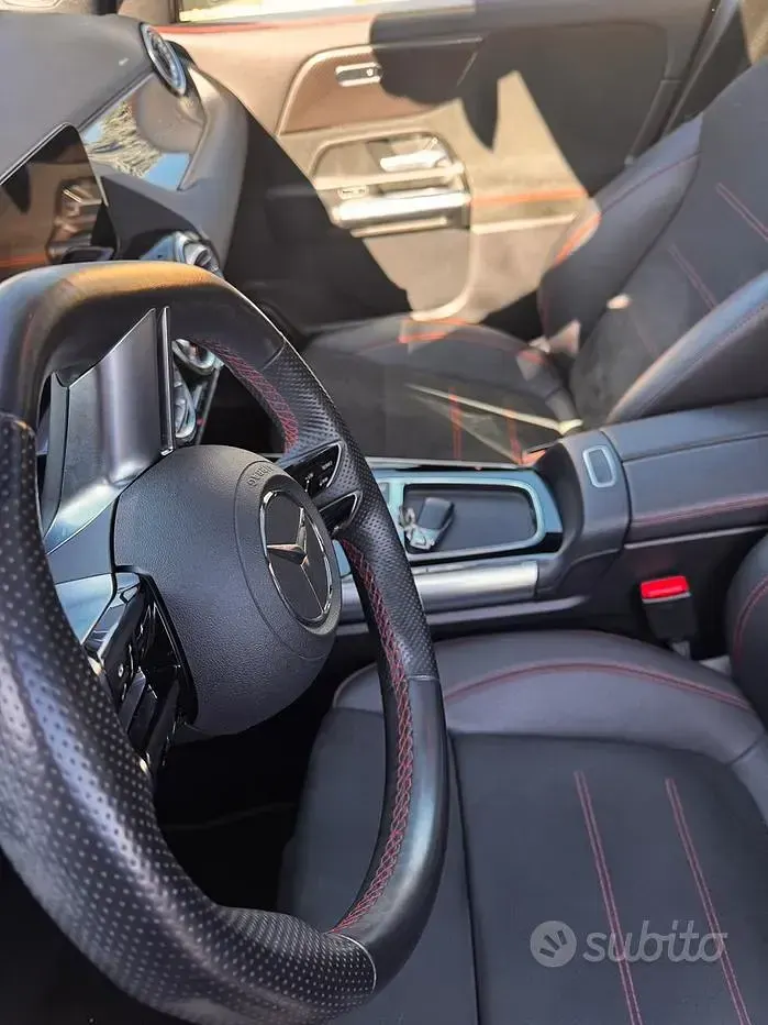 Usata Mercedes GLA180 AMG 116 CV (85 kW) 2024 Nero SUV